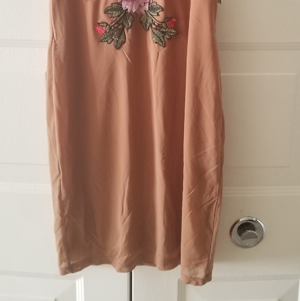 Dress - Picture 3 of 3